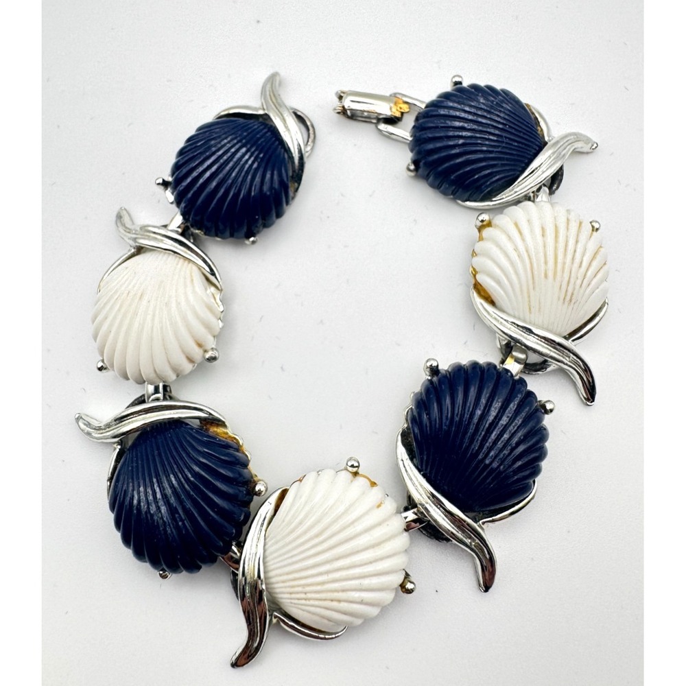 Vintage Thermoset Bracelet Silver Tone Blue White Seashell Link